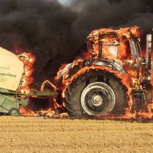 Pożar ciągnika rolniczego w Dobroszowie