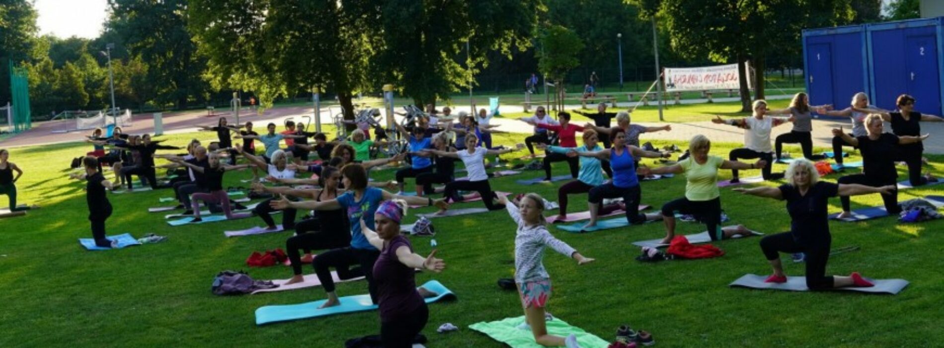 Joga pod chmurką to hit! Zapraszamy na kolejne zajęcia w poniedziałek