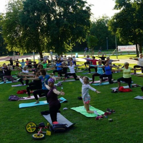 Joga pod chmurką to hit! Zapraszamy na kolejne zajęcia w poniedziałek