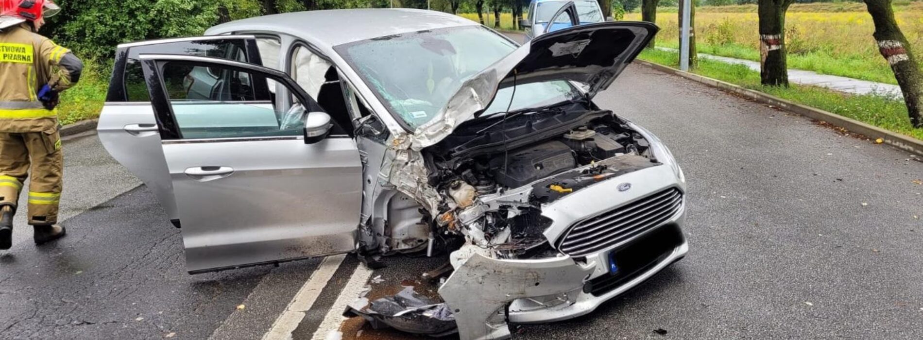 Wypadek pojazdu osobowego na ulicy Nowodworskiej w Legnicy