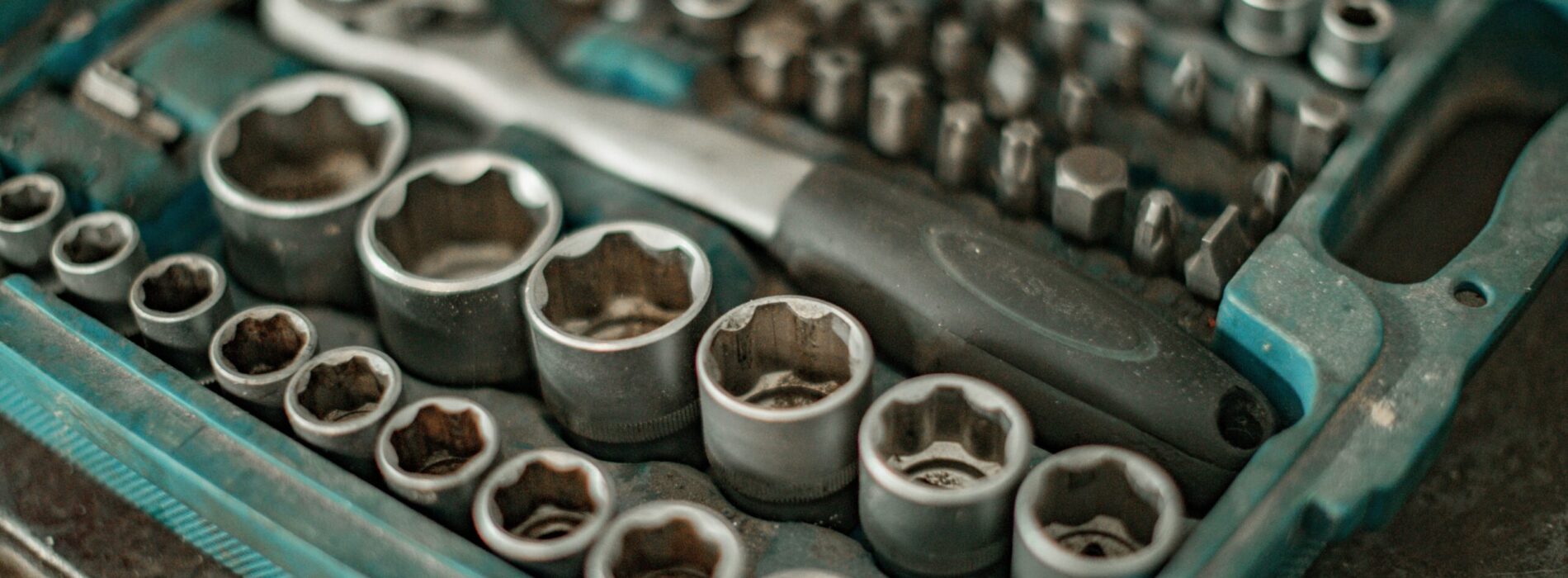 Jak działa wkrętak dynamometryczny? kiedy warto go mieć?