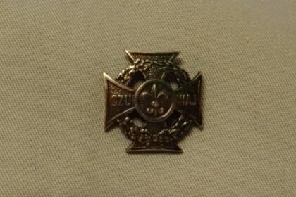 Lilia harcerska jako znak tożsamości – co oznacza dla harcerza?