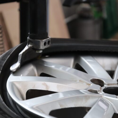 Jak wybrać montażownicę do warsztatu oponiarskiego – co sprawdzić przed zakupem?